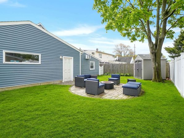 3166 Kenwood Lane, Levittown, NY 11756