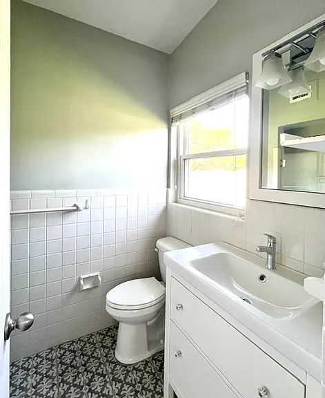 2252 Howard Dr — Photo 25