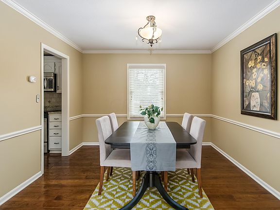 4th image of 5816 Whitecraigs Ct