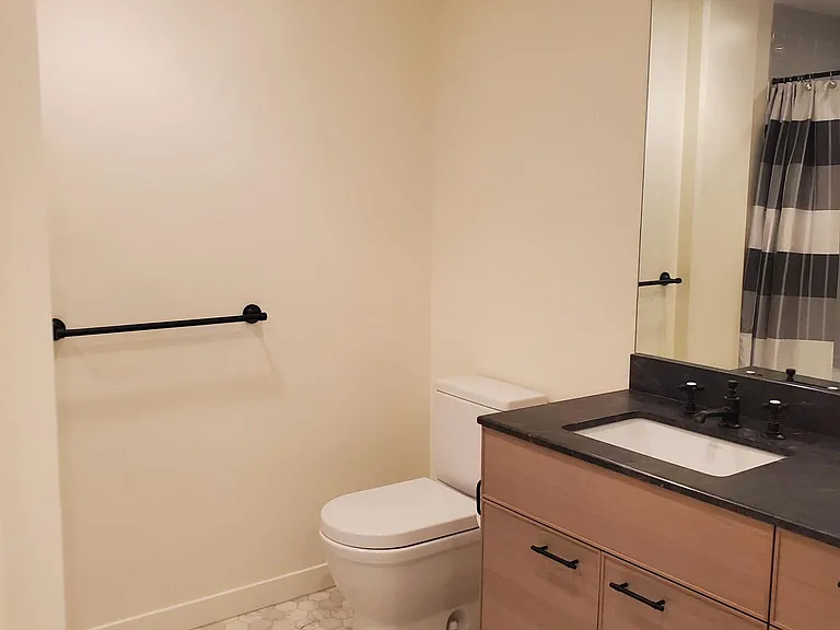1598 Bay St #300 — Photo 11