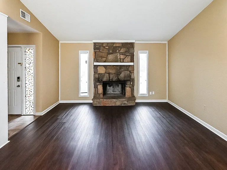 7914 Terry Franklin Dr — Photo 4