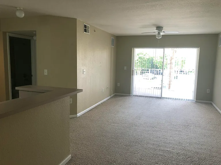 181 SW Palm Dr #203 — Photo 12