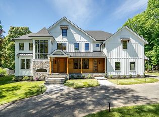 10 Fairlawn Ln, Lexington, MA 02420