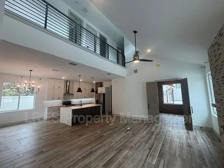 722 Ellwood Ave — Photo 5