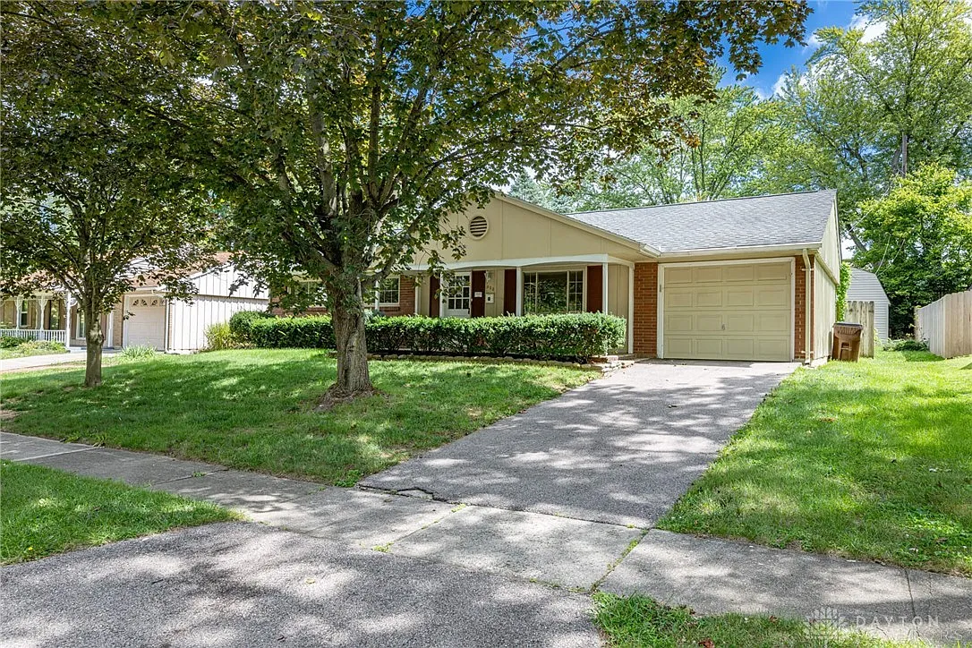 420 Martha Dr photo 1