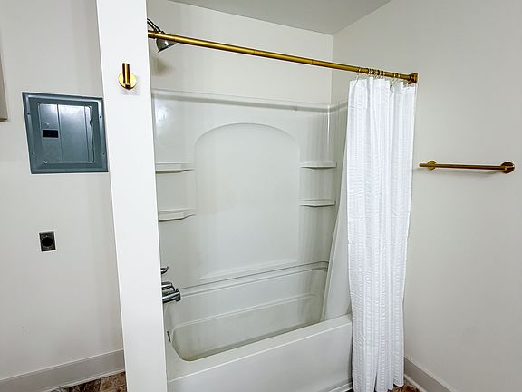 4th image of 1118 Mobley St