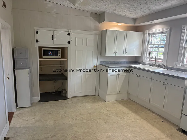 31 Queen St — Photo 2