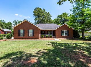 195 Willow Lake Dr, Leesburg, GA 31763