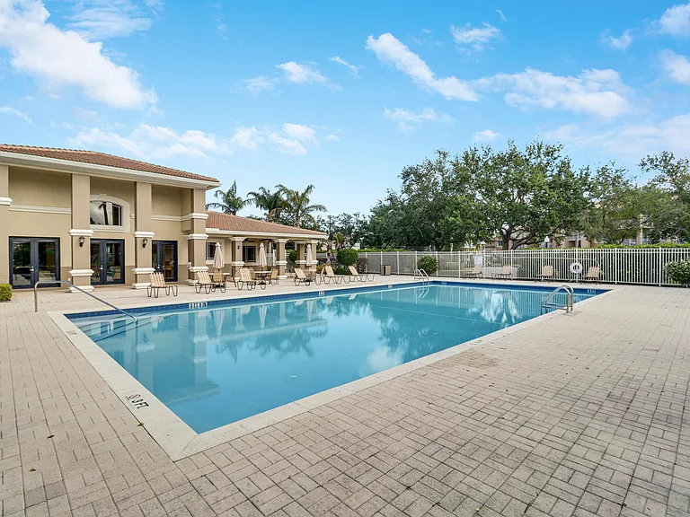 141 SW Palm Dr #306 — Photo 48