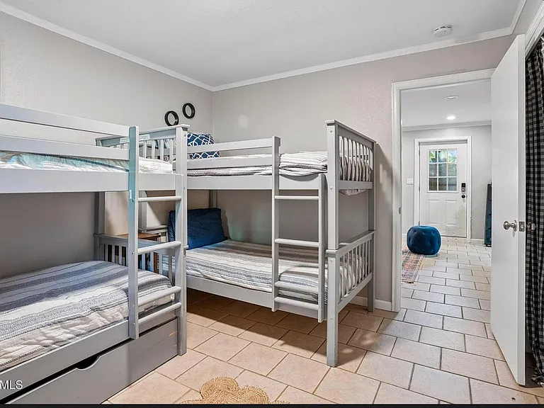Can provide queen bed if preferred