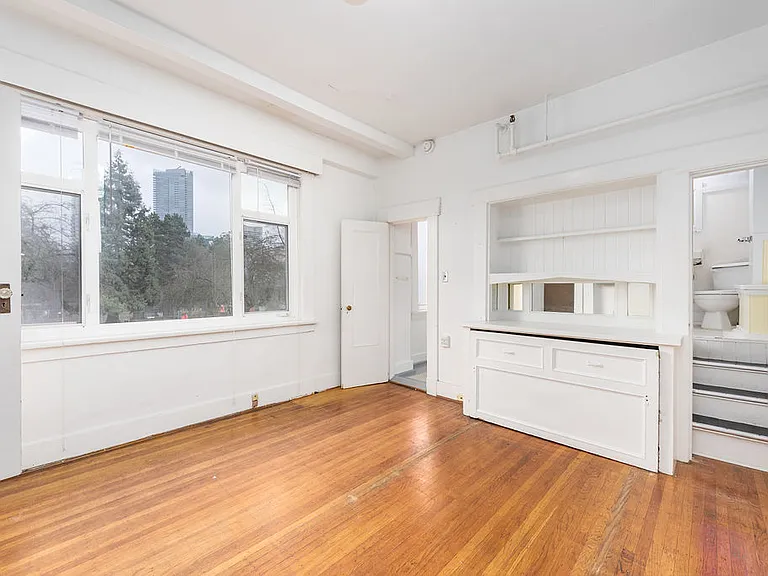 1086 Bute St — Photo 2