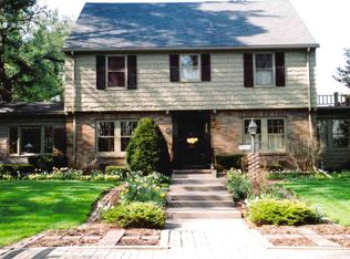 2950 Crestline Dr, Davenport, IA 52803