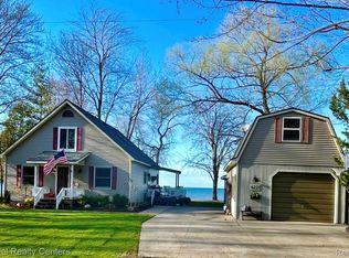 6221 Lakeview Dr, Port Hope, MI 48468