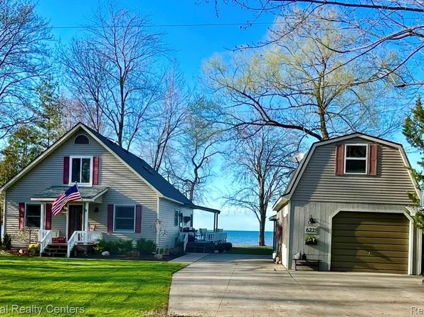 6221 Lakeview Dr, Port Hope, MI 48468