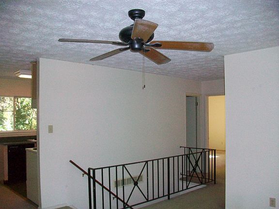 3rd image of 3182 Darlington Oak Dr
