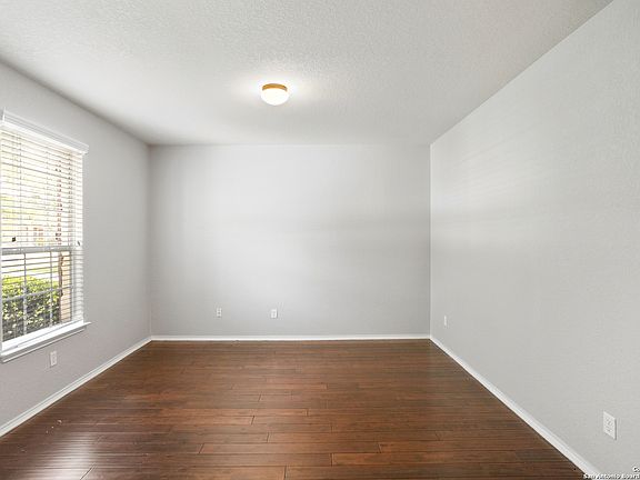 3rd image of 2946 SAWMILL LN