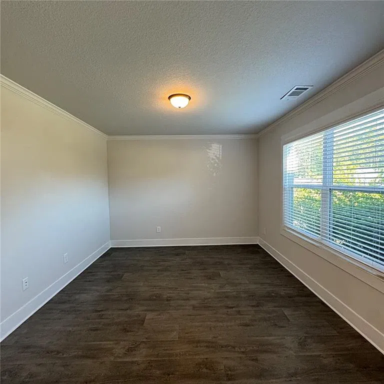 4 bed, 2.5 bath, 2200 sqft, $1,950 — Photo 4