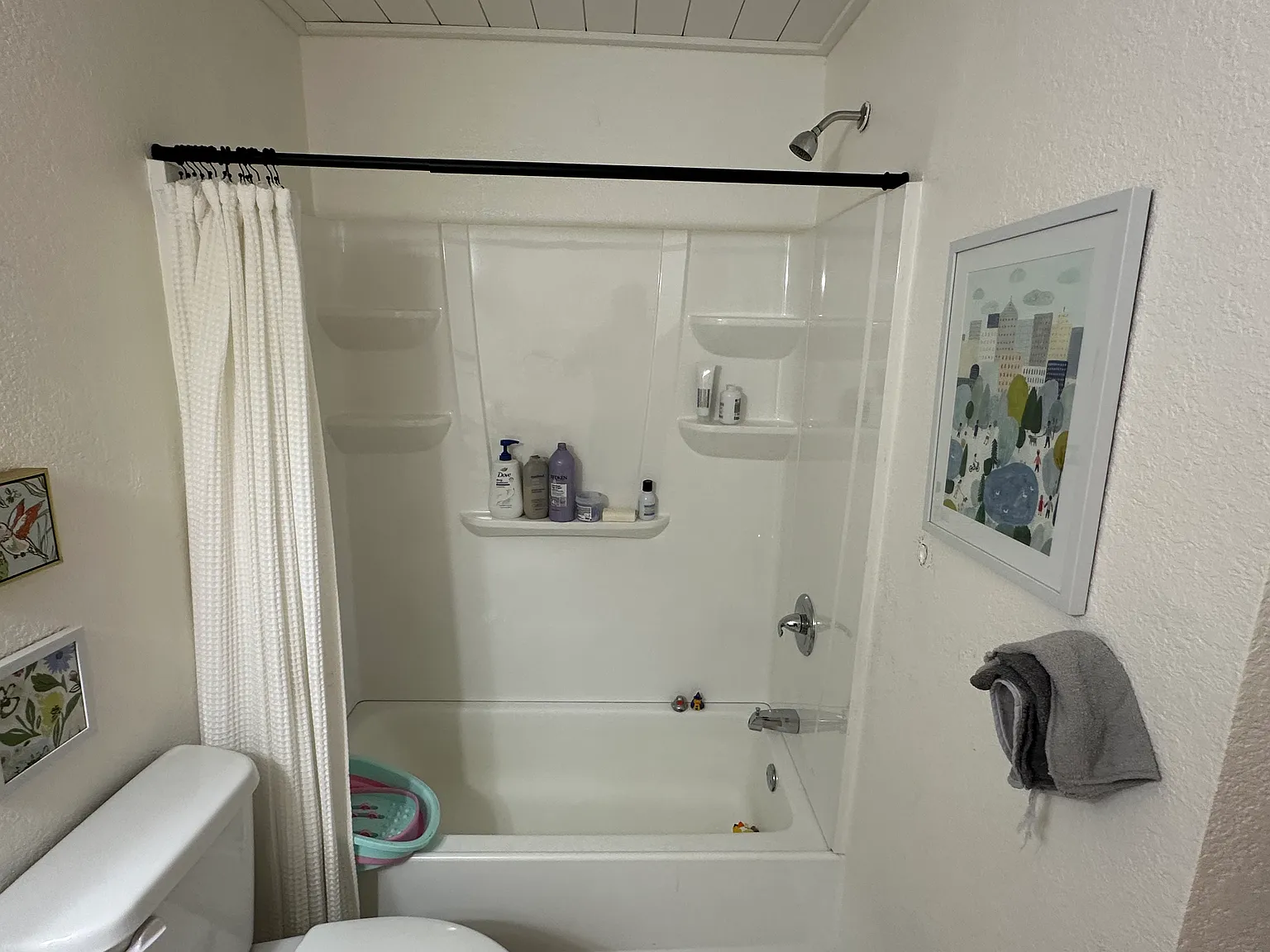 5 bed, 3.5 bath, 4700 sqft, $3,495 — Photo 2