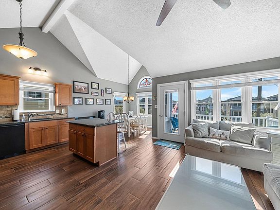 4th image of 3254 West Ave #2