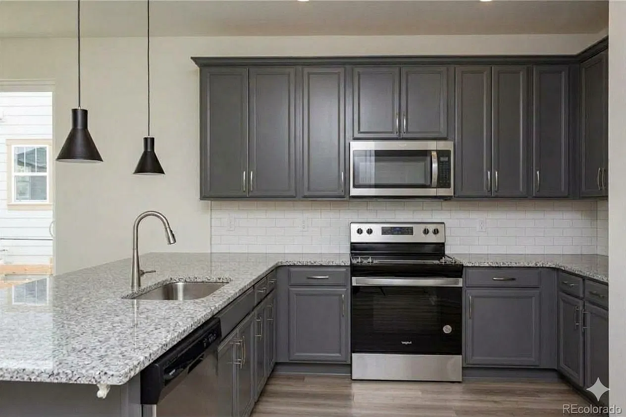 3 bed, 2.5 bath, 1978 sqft, $2,900 — Photo 2