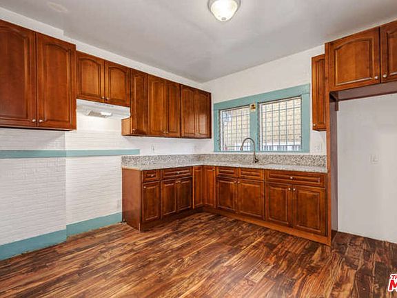 5th image of 254 S Ardmore Ave