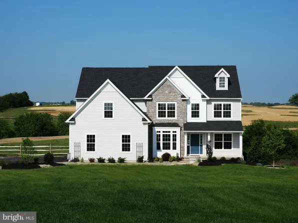 4450 Maple St, Schnecksville, PA 18078