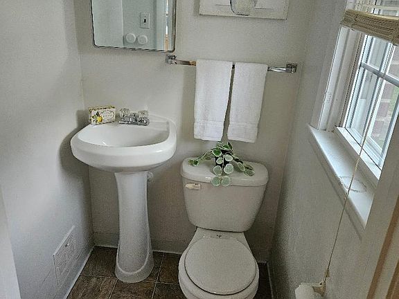 5th image of 8423 Thornton Rd