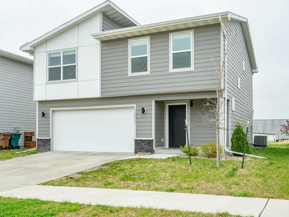 1007 NE 16th St, Grimes, IA 50111