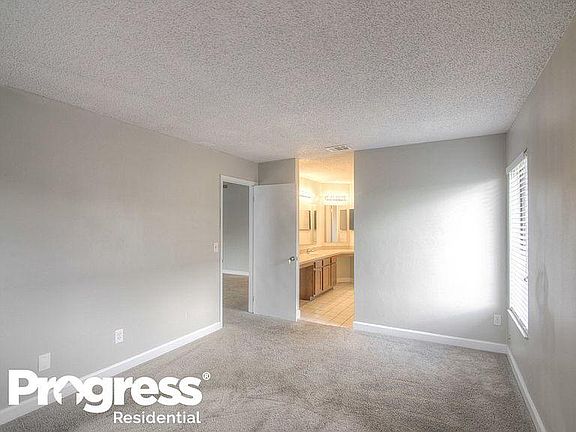 3rd image of 1323 Boulder Woods Cir