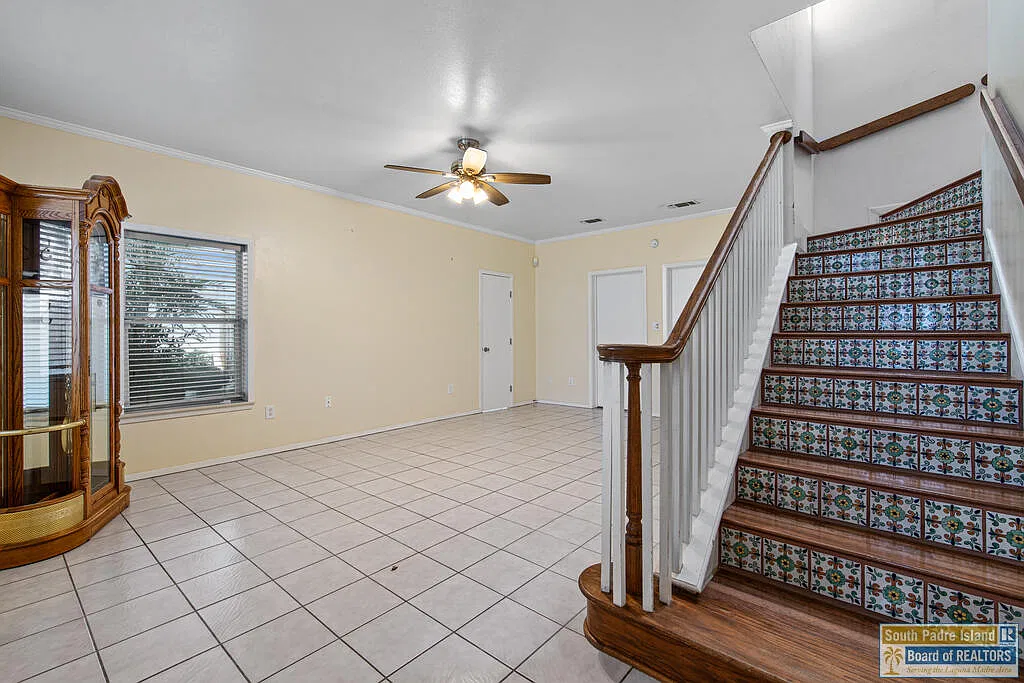 3 bed, 2.5 bath, 1959 sqft, $2,700 — Photo 3