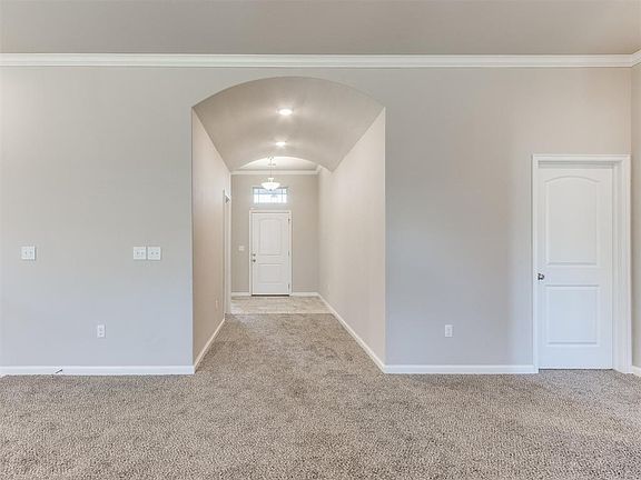 3rd image of 1012 Hickory Creek Dr