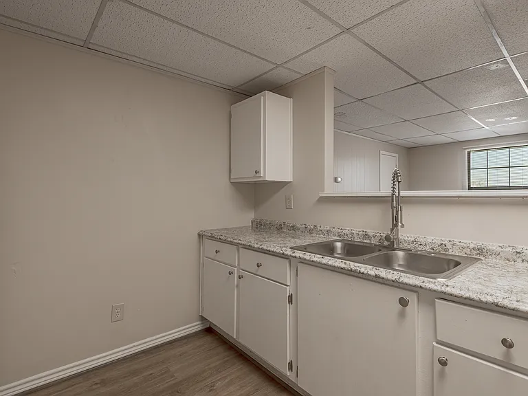 626 University Ave — Photo 6