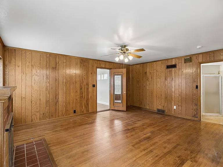 1108 Larchmont Ln — Photo 21