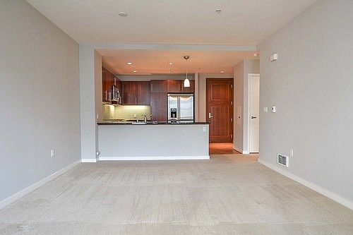 4th image of 325 Berry St APT 514