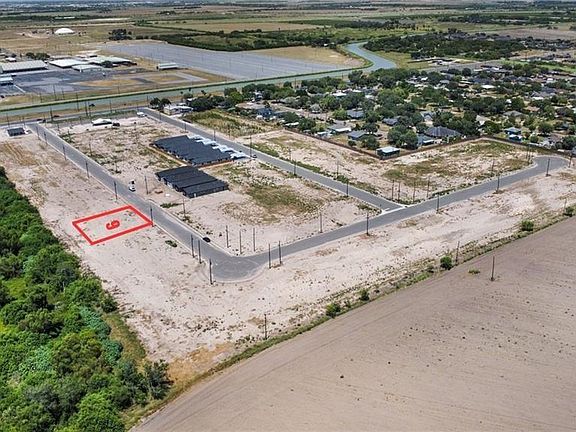 3rd image of 206 Royal Palm Dr