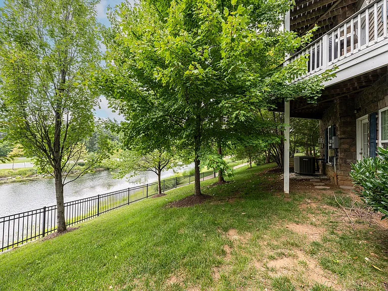 22739 Balduck Ter — Photo 30