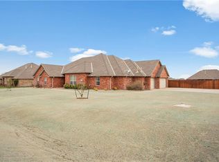 4569 Hillcrest Ln, Edmond, OK 73025