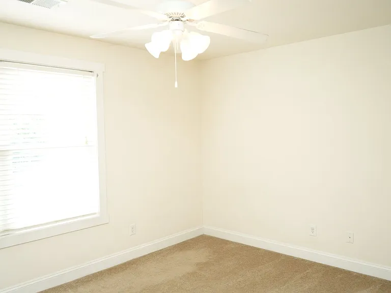 306 Marquette Ct — Photo 26