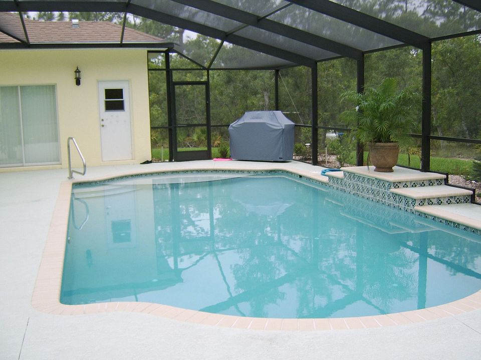 pool w/pool bath