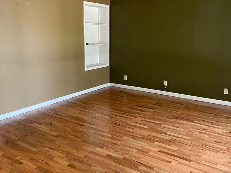 2638 Clark Ave — Photo 8