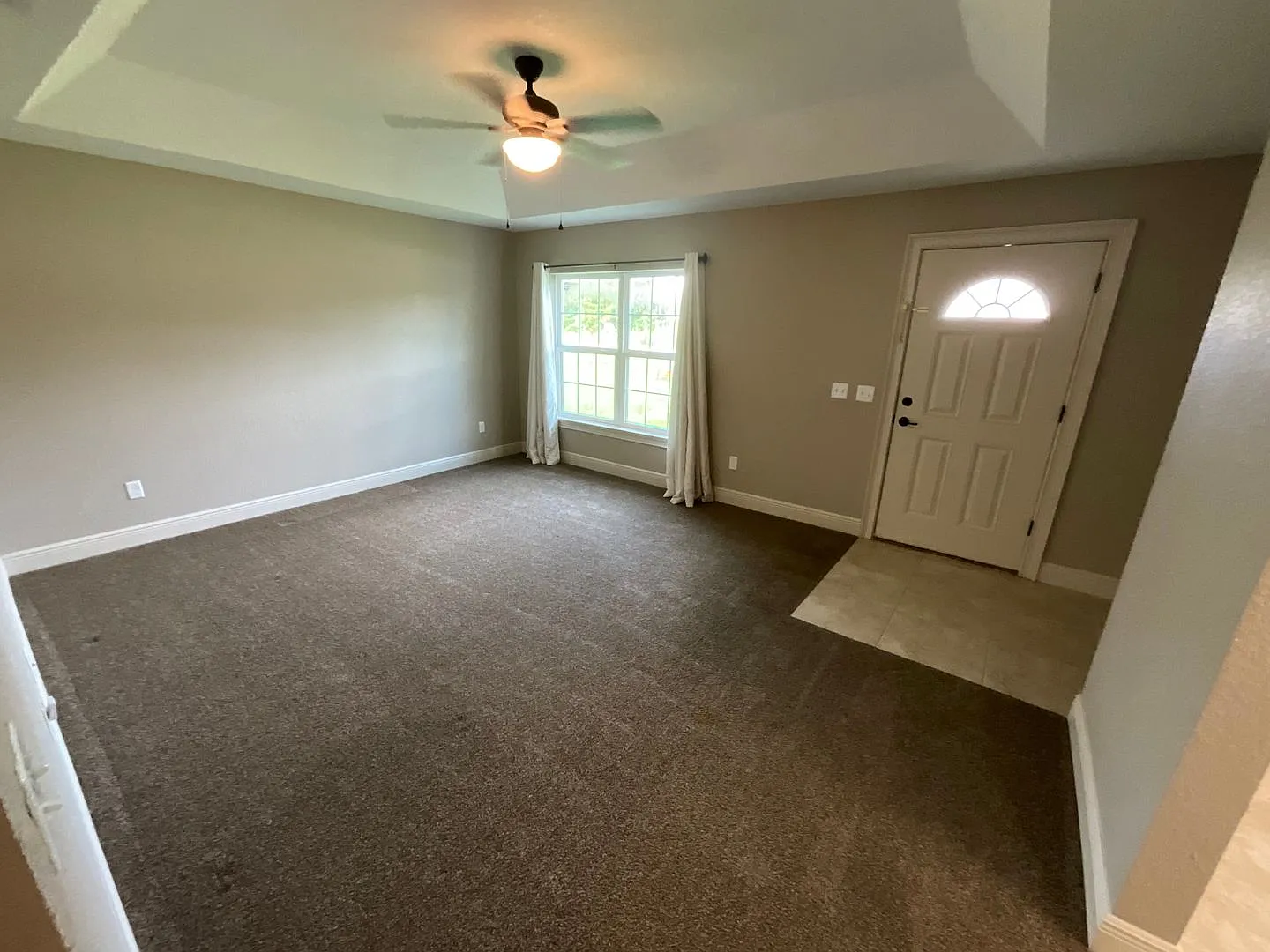 3 bed, 3.0 bath, 1740 sqft, $1,900 — Photo 4