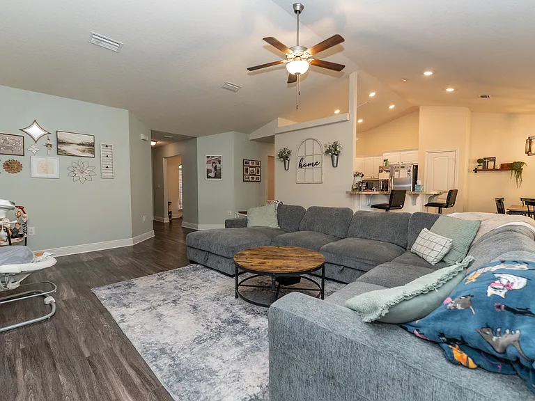 428 Triton St — Photo 3
