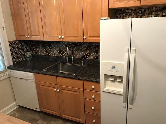 4th image of 10218 Warwick Blvd #A