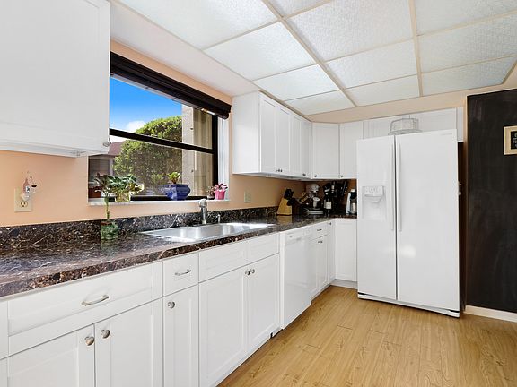 2nd image of 101 Wingfoot Dr APT B