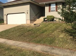 5592 S Burrows Ave, Springfield, MO 65810