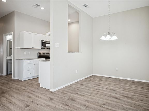 5th image of 518 Wood Dr #1