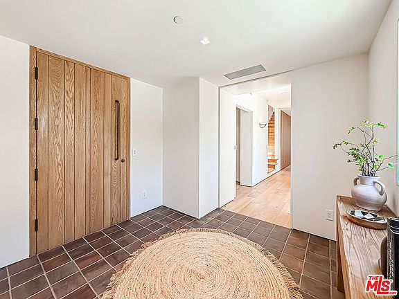 5th image of 421 19th St