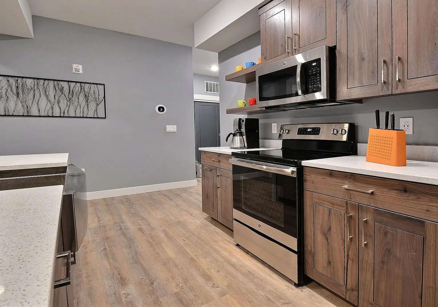 Gorgeous Top Floor Condo in Prospector!! — Photo 3