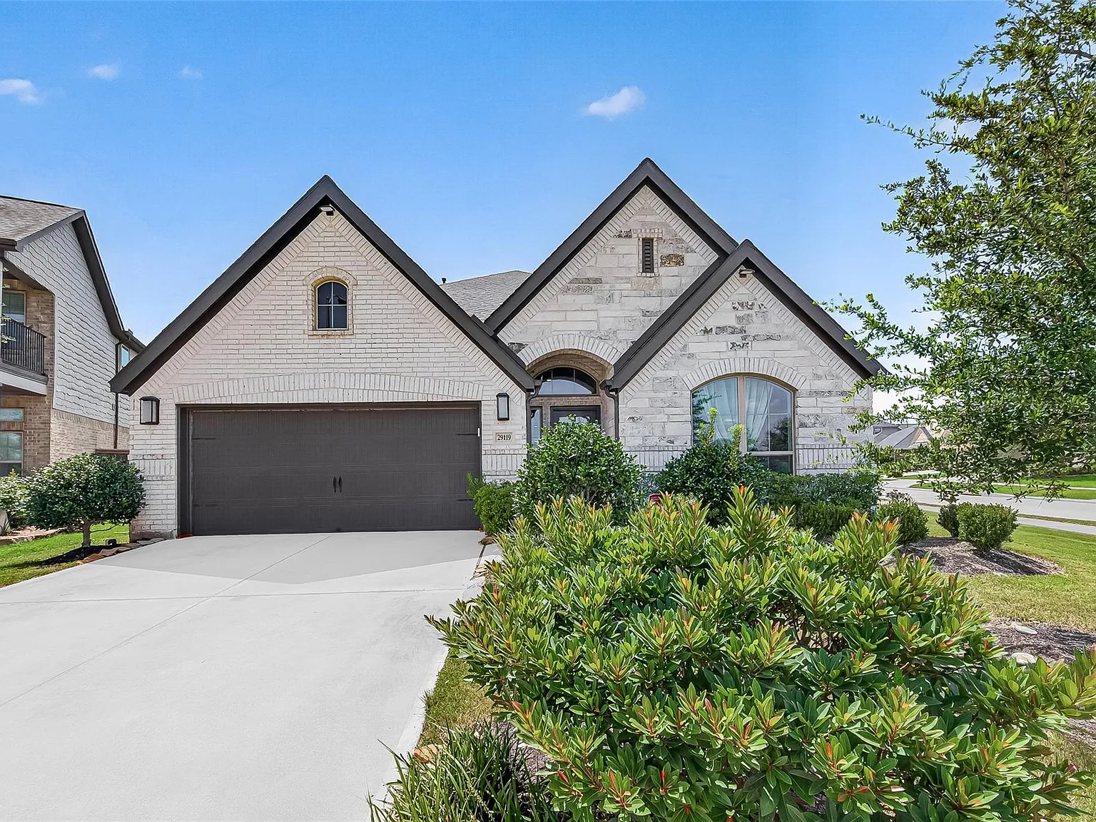 4 bed, 2.5 bath, 2224 sqft, $3,200 — Photo 1
