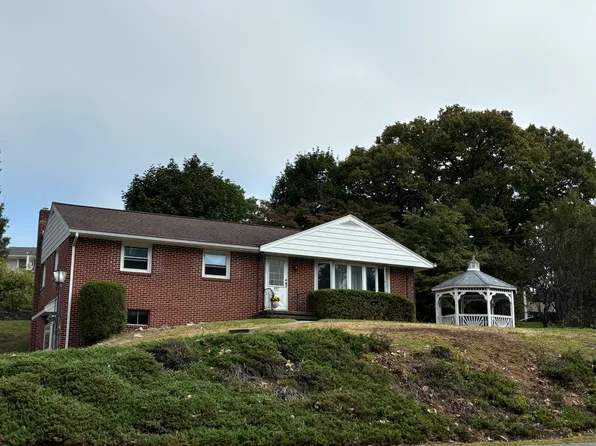 657 Main St, Oley, PA 19547